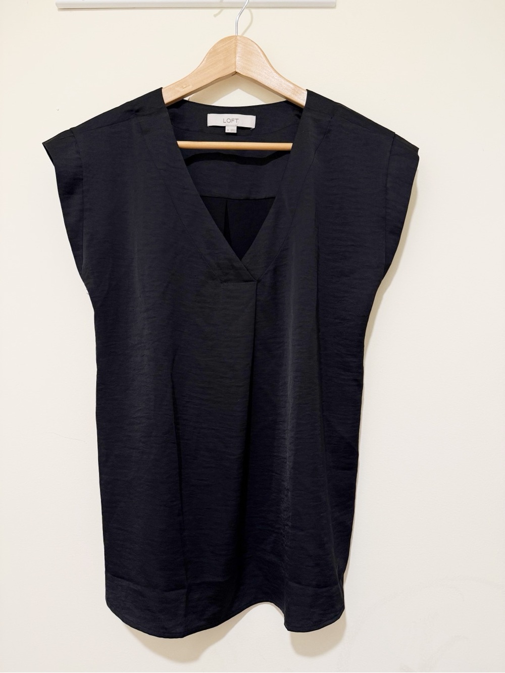 LOFT Black V-Neck Cap Sleeve Tunic